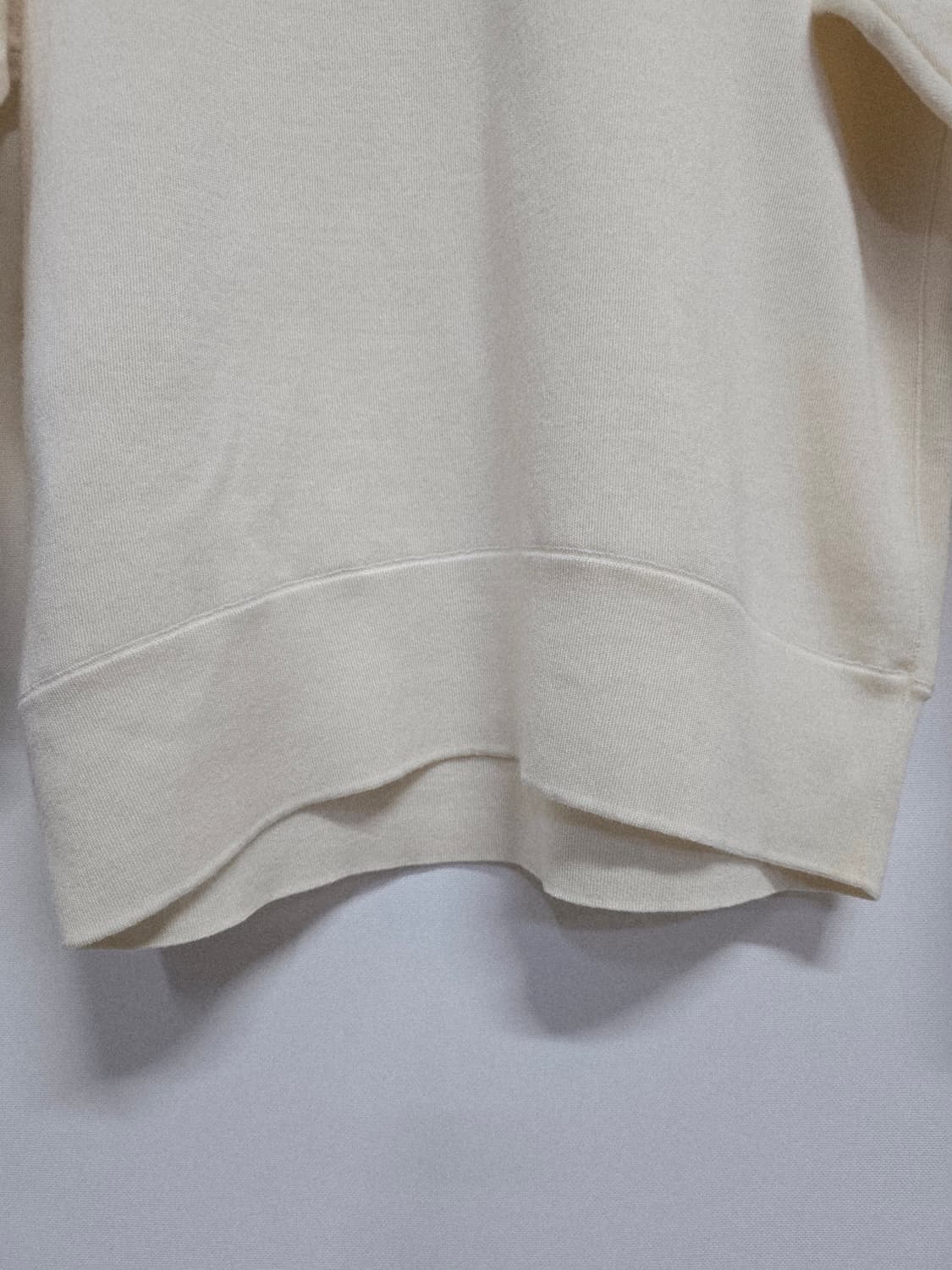 미샤 아이보리색 니트 스웨터 언발란싱 상품이미지6