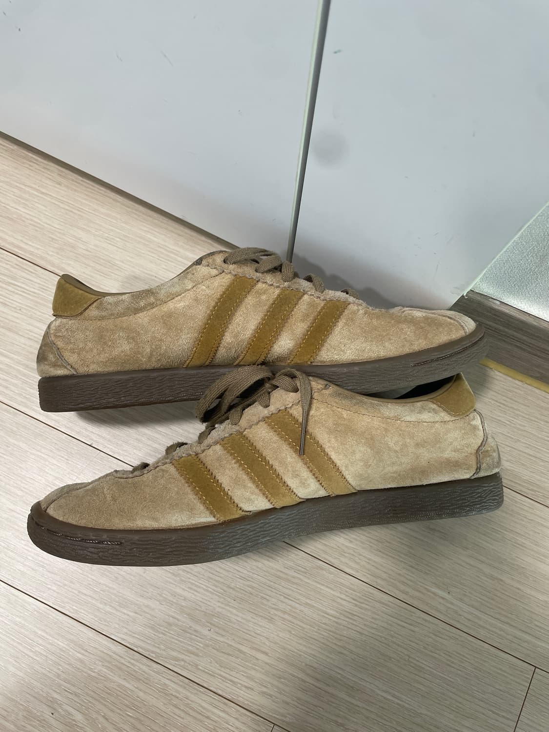 아디다스 토바코 팬톤 메사 245 상품이미지3