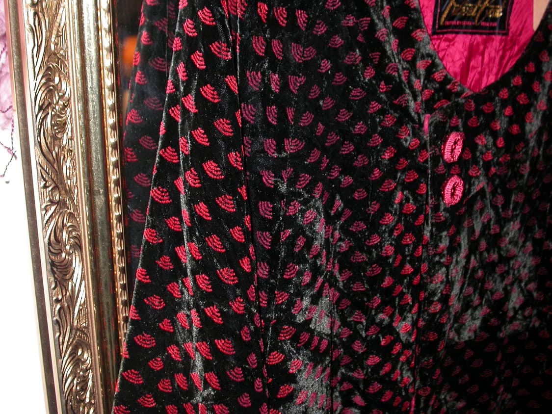 Vintage black & red velvet pattern top 상품이미지3