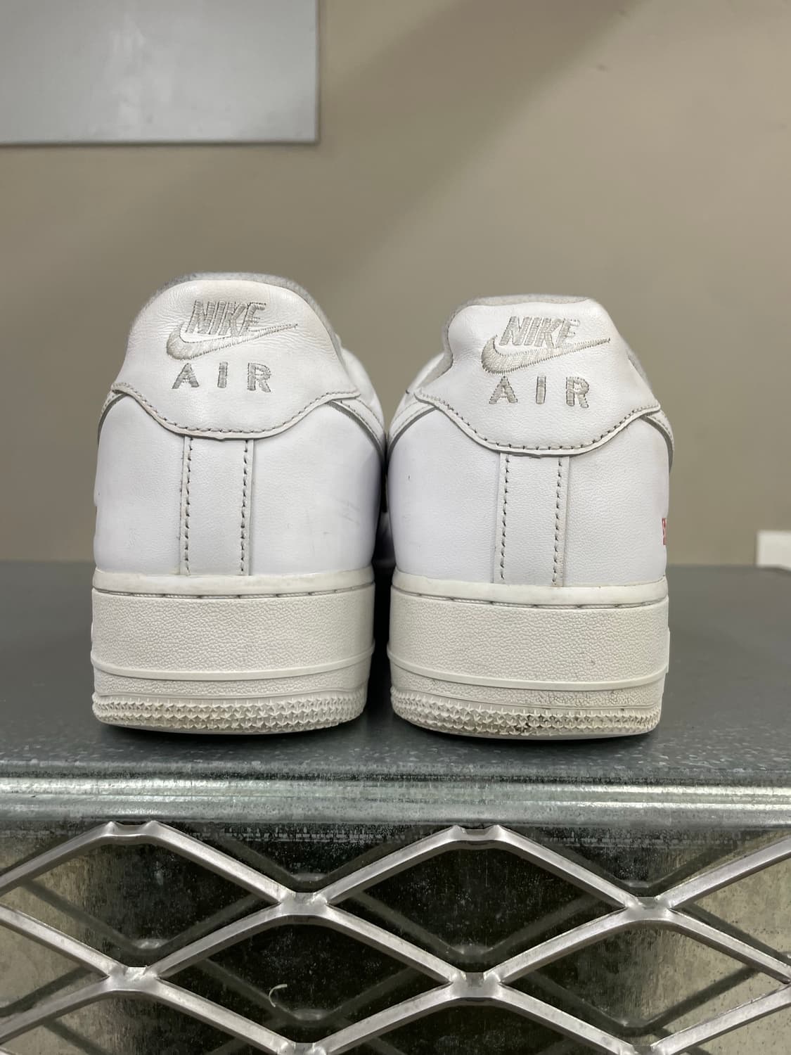 나이키 X 슈프림 에어포스 1 화이트 275 상품이미지3