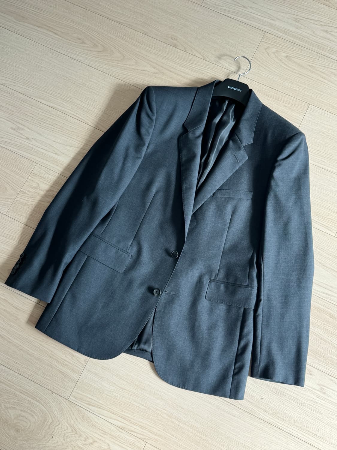 서커스폴스 노치드 투버튼 자켓 차콜 2 상품이미지1