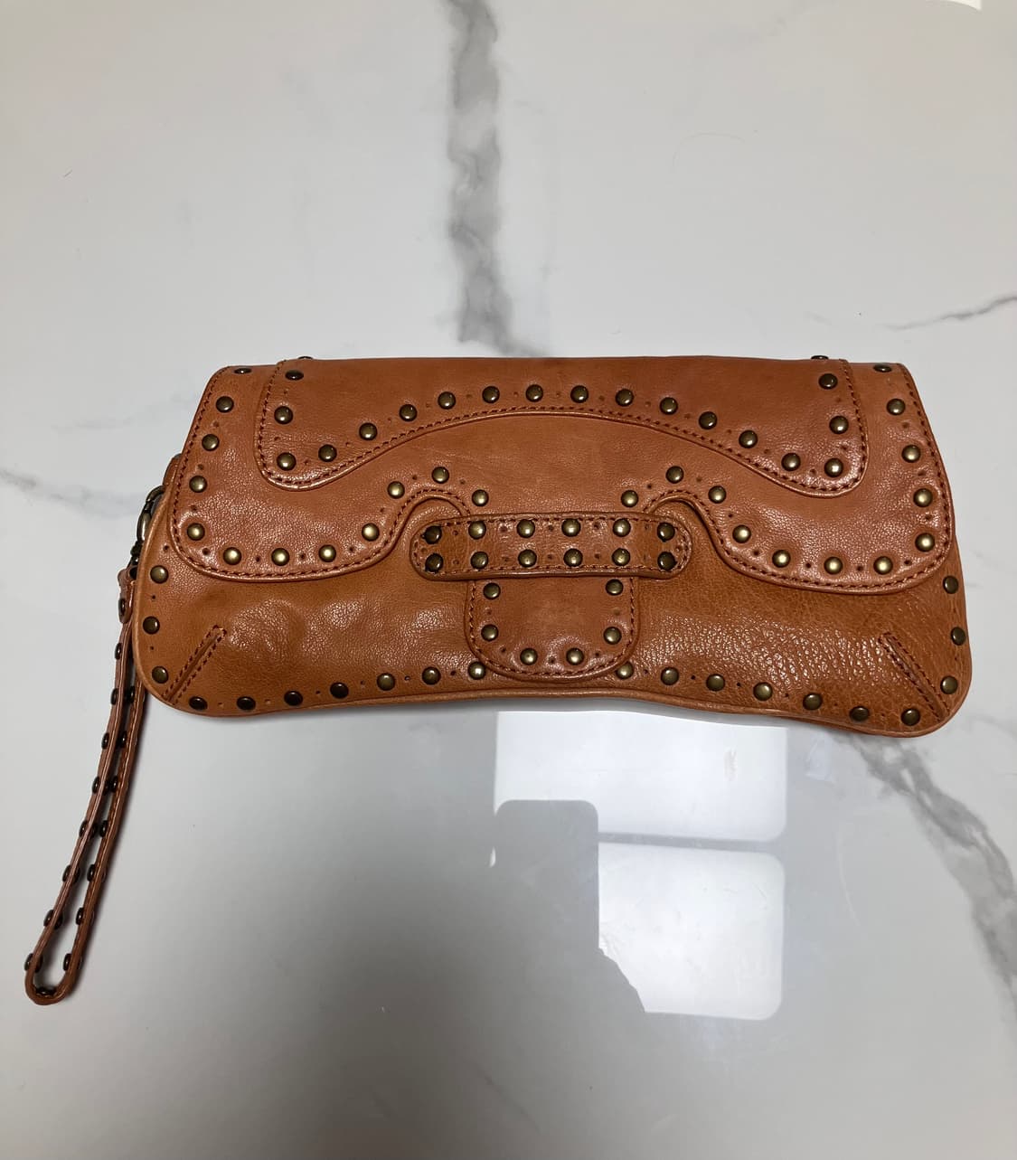 KOOBA 스터드 가죽 클러치 브라운 상품이미지1