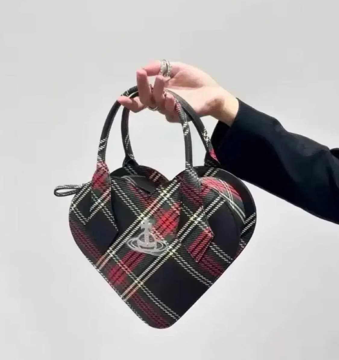 비비안웨스트우드 하트 체크 토트백 상품이미지1