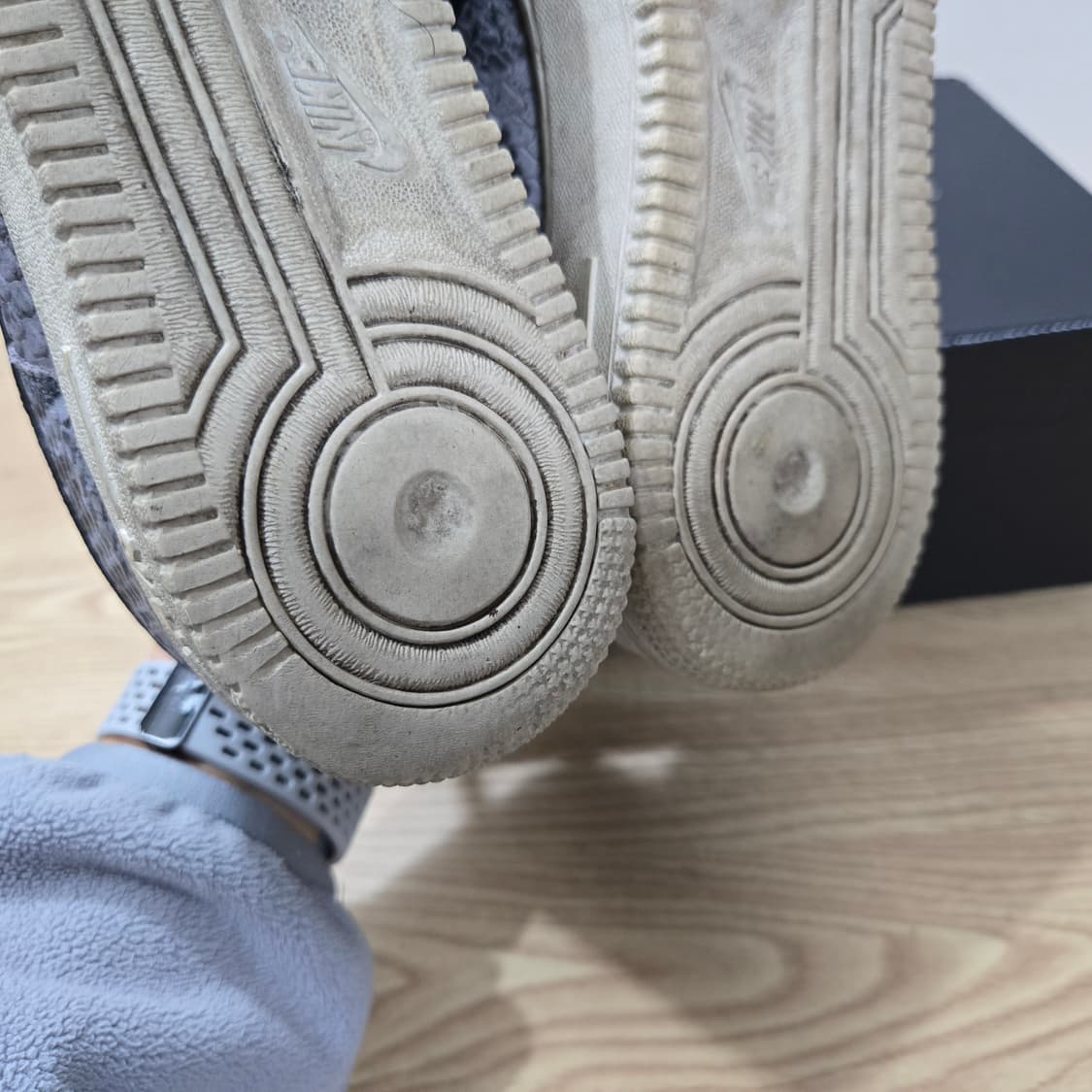 265 나이키 에어포스1 07 LV8 블랙 뱀피 상품이미지9