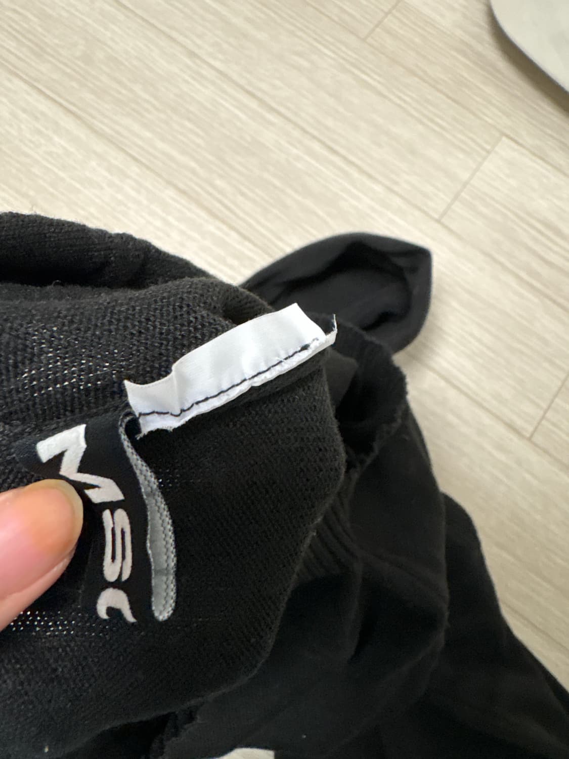 미스치프 터틀넥 블랙 상품이미지3
