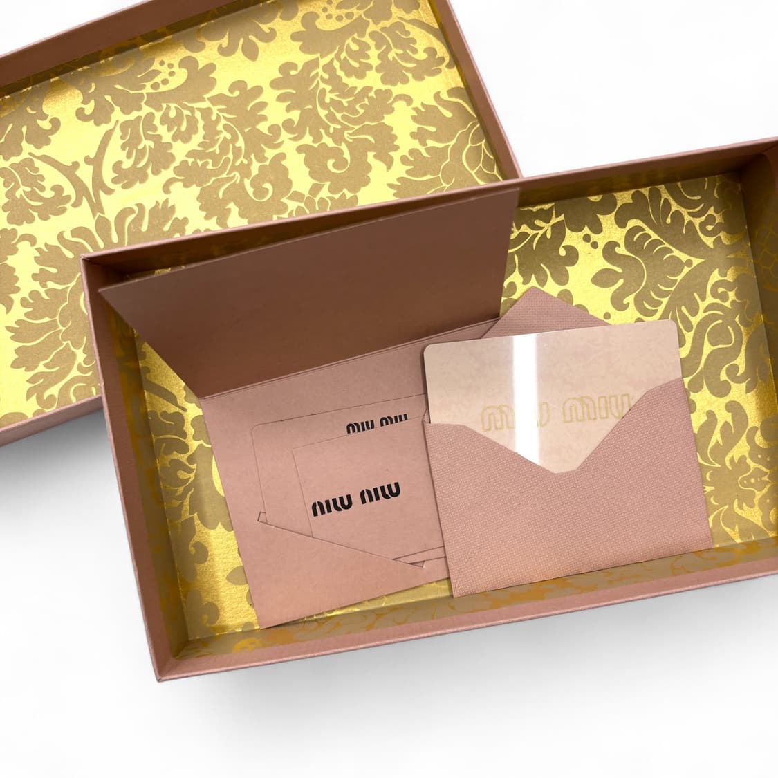 미우미우 집 어라운드 지갑 상품이미지10