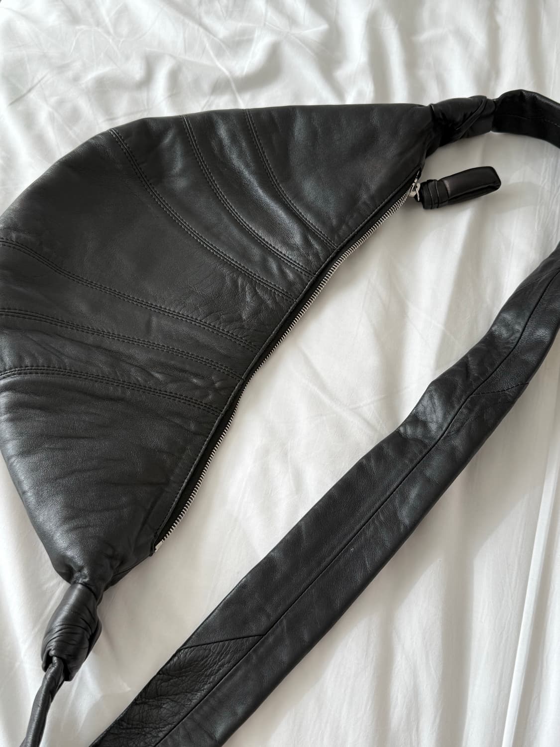 르메르 범백 미디움 소프트나파레더 블랙 상품이미지2