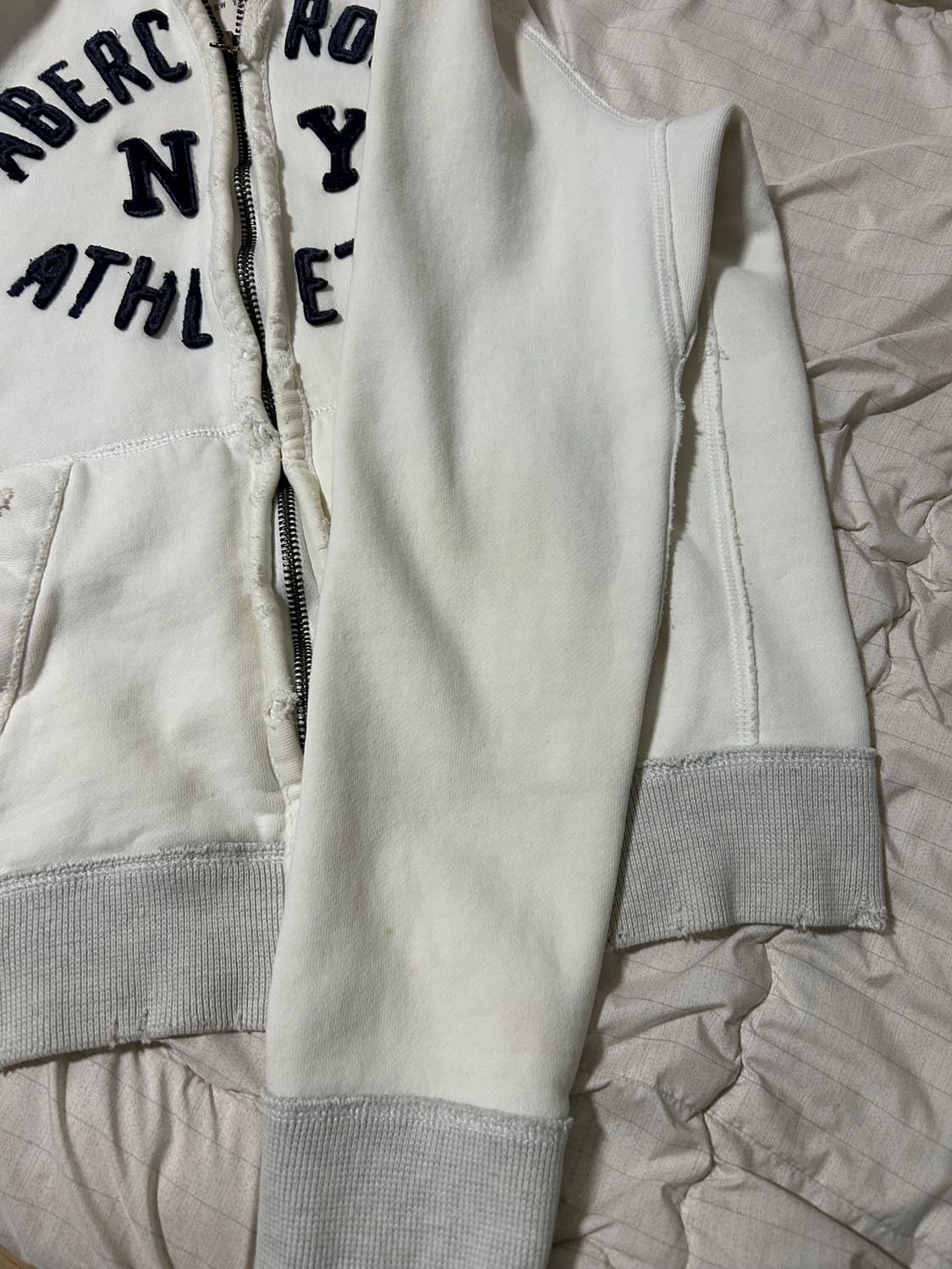 아베크롬비 데미지 디테일 화이트 후드집업 상품이미지4