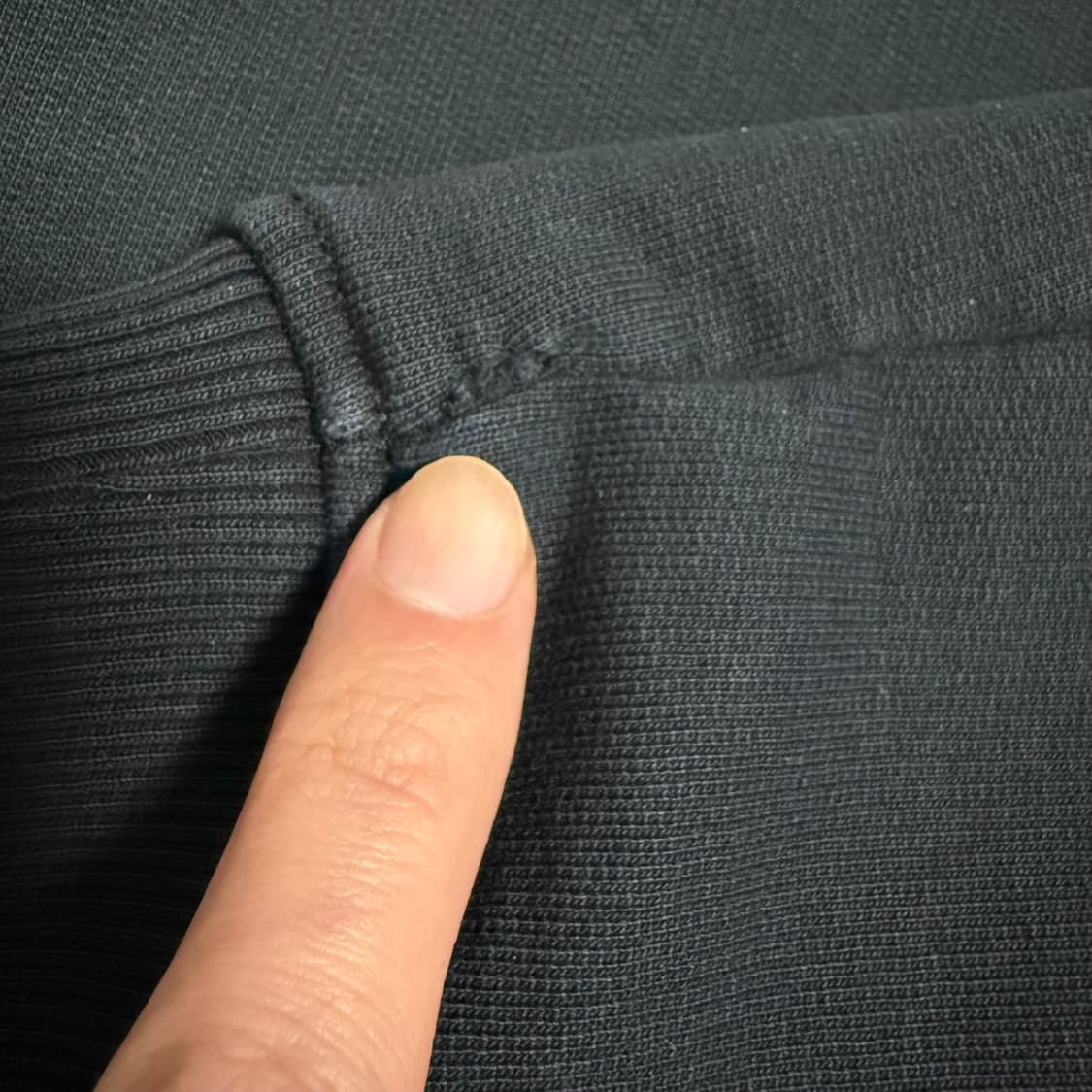 아미 스몰로고 맨투맨 블랙 XL 상품이미지9