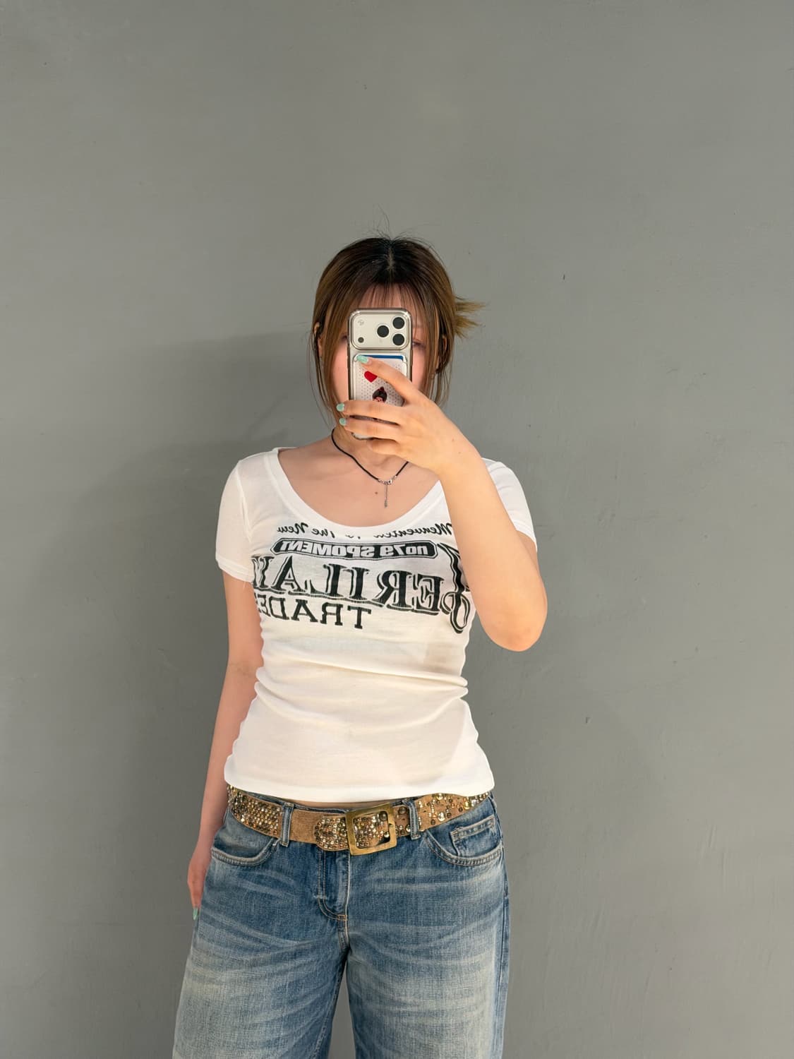 lettering detail u-neck t-shirt 상품이미지2