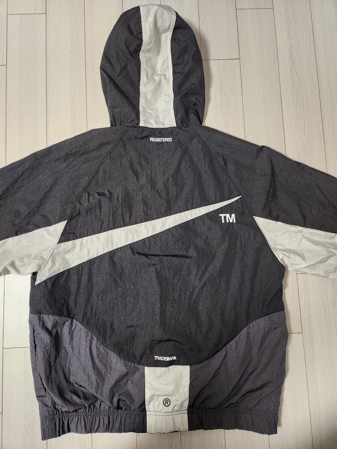 나이키 스우시 우븐 라인드 바람막이 재킷 DD5968-010 사이즈m

 상품이미지8