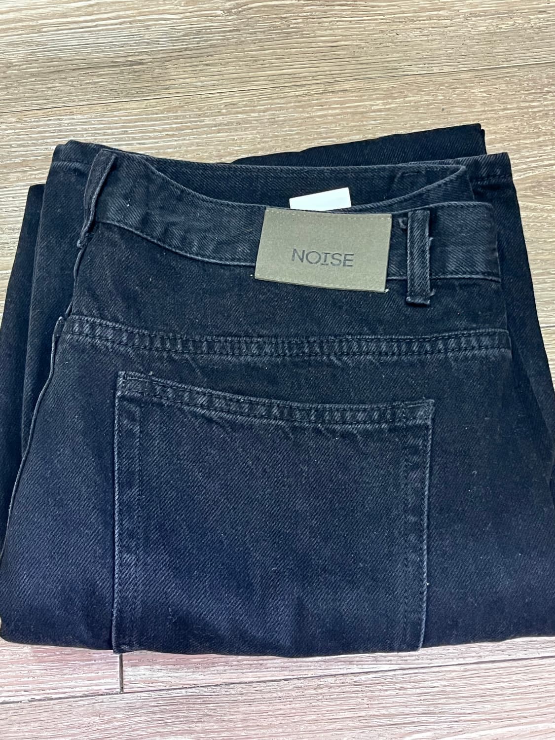 [L]노이즈 워시드 딥 커브드 데님 팬츠 - 블랙 상품이미지6