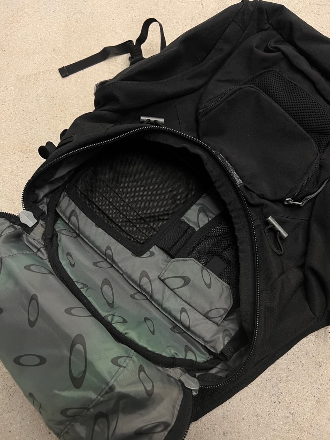 오클리 00s 택티컬 패널 백팩 상품이미지6