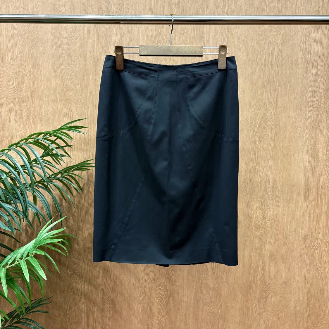 베르사체 코튼 미디 스커트 사선 절개 포인트 밑단 트임 디테일 블랙 상품이미지1