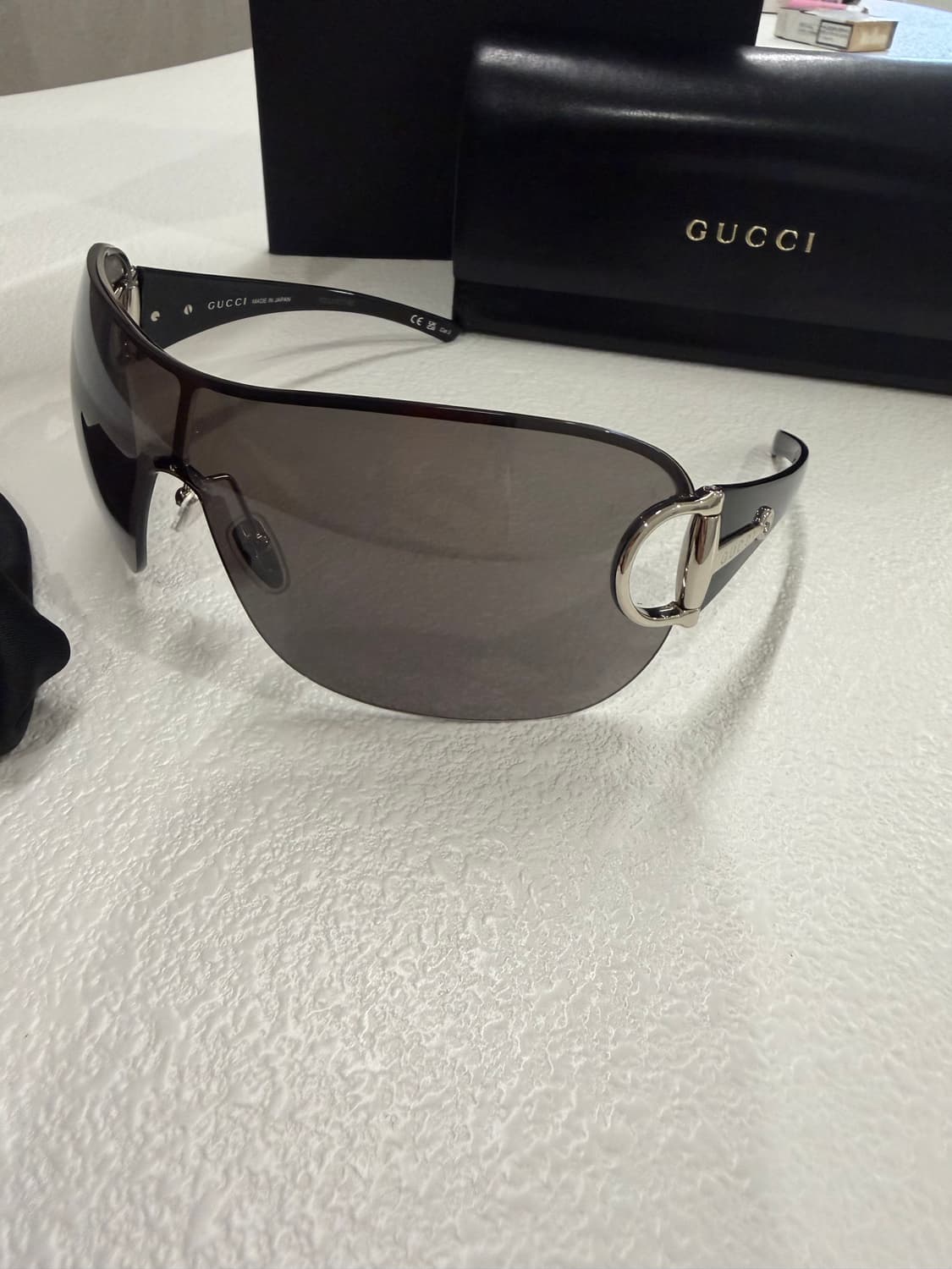 뎀나구찌 프레임리스 마스크 선글라스 상품이미지5