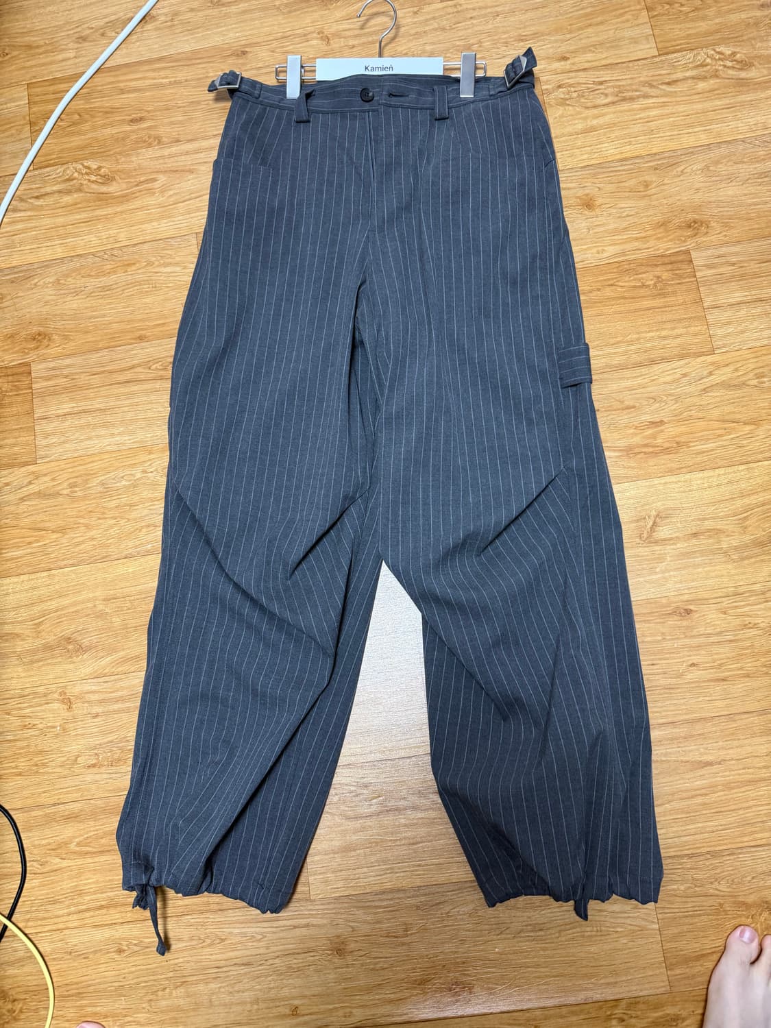 카미엔 247 올데이 스트라이프 팬츠 그레이 상품이미지1