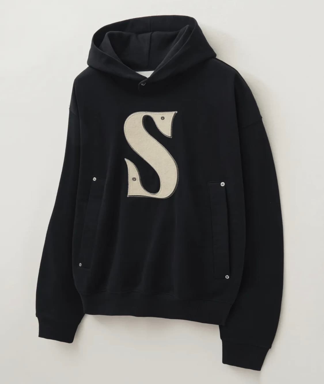 세터 리벳 아플리케 후드 블랙 상품이미지1