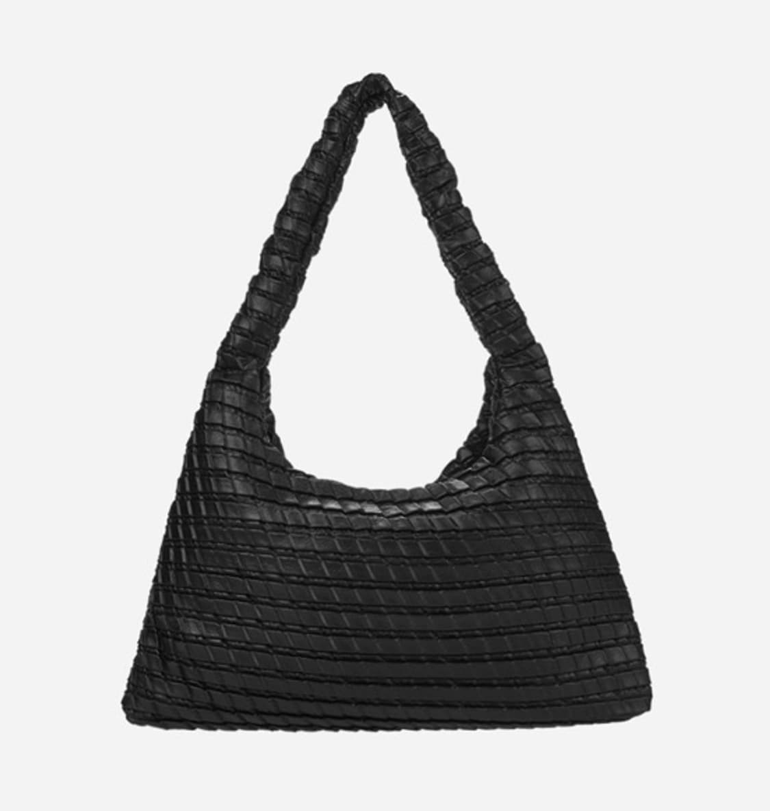 콰니 호보백 Textured Hobo Bag Black 상품이미지1