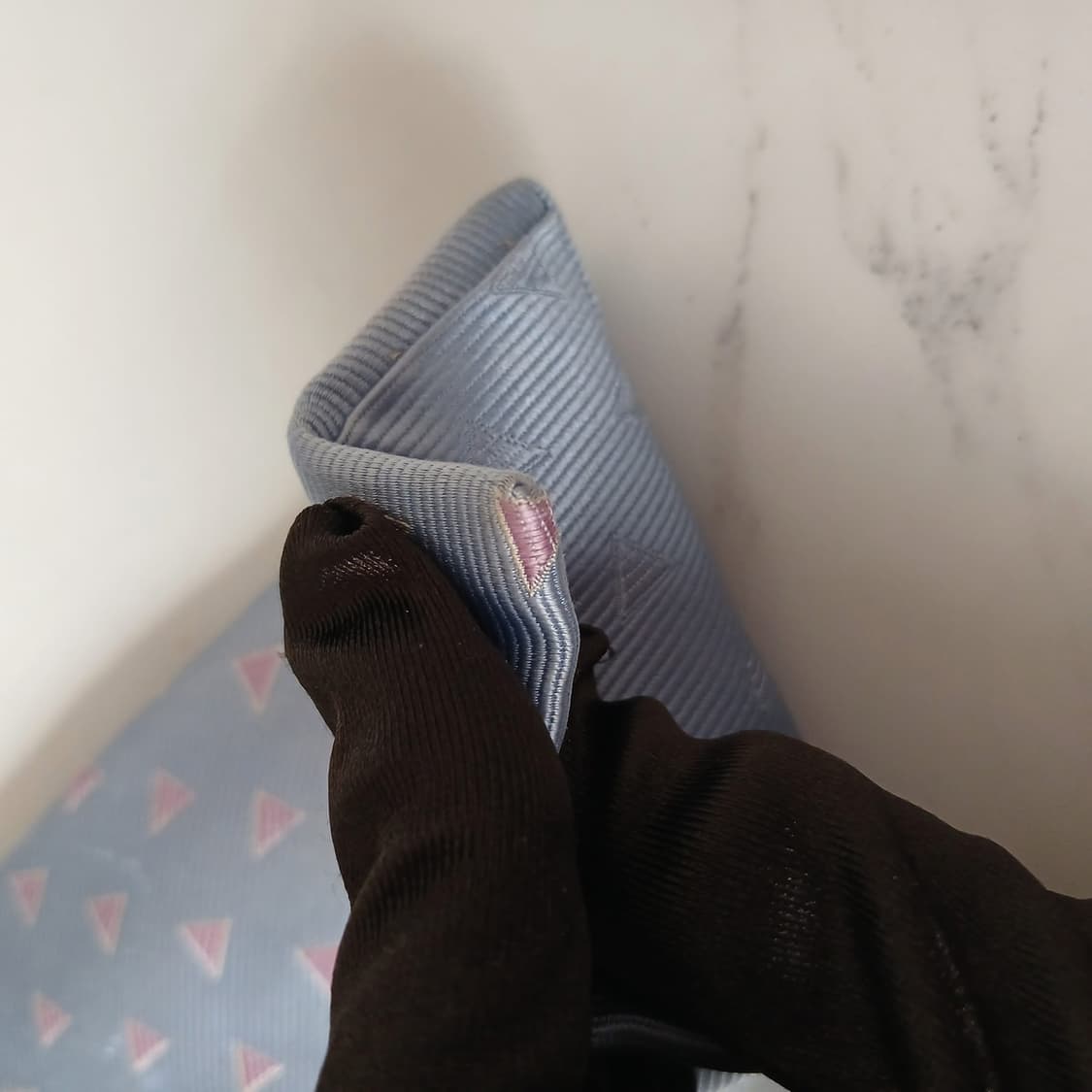 던힐 실크 스카이블루 삼각 패턴 넥타이 9cm B등급 E873
 상품이미지7