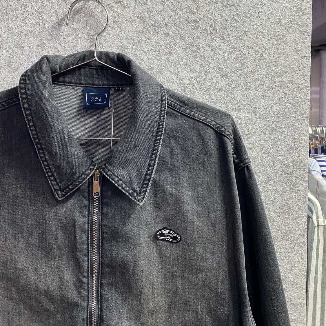 로맨틱 크라운 샤이닝로고 워시드 데님 자켓 B4474 상품이미지3