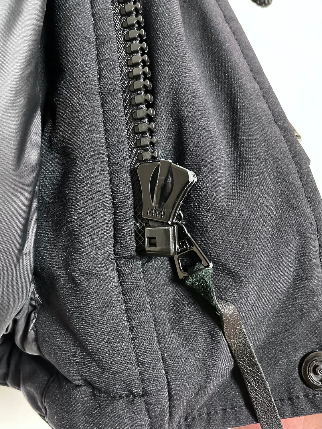 비즈빔 고어텍스 발데즈 다운 봄버 L 네이버후드 더블탭스 상품이미지6