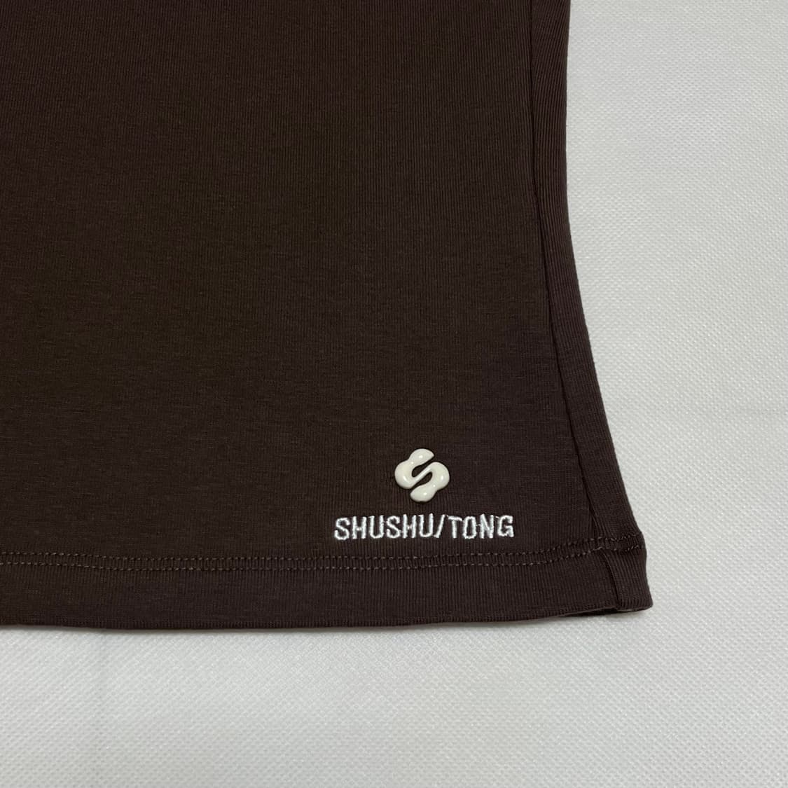 [8,12]슈슈통 25fw 라운드 넥 탑/브라운 상품이미지4