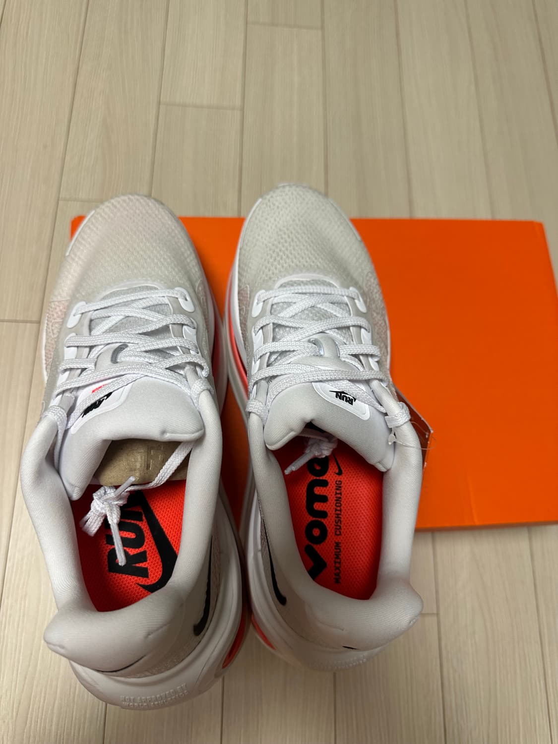 나이키 보메로 프리미엄 270 상품이미지3