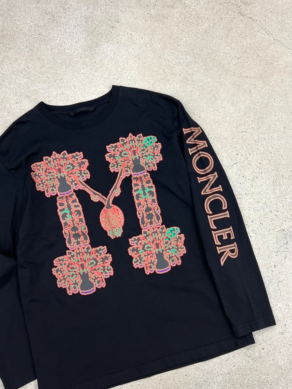 몽클레어 지니어스 블랙와펜 그래픽 롱슬리브 상품이미지3