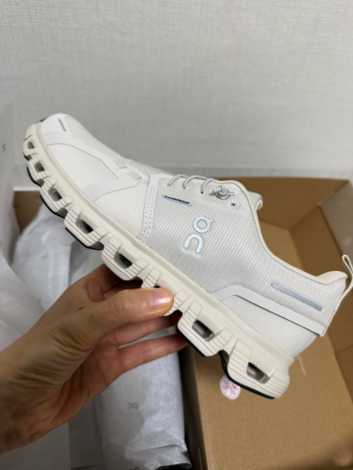 온러닝 클라우드6 워터프루프 펄 크림(새상품)245사이즈 상품이미지1