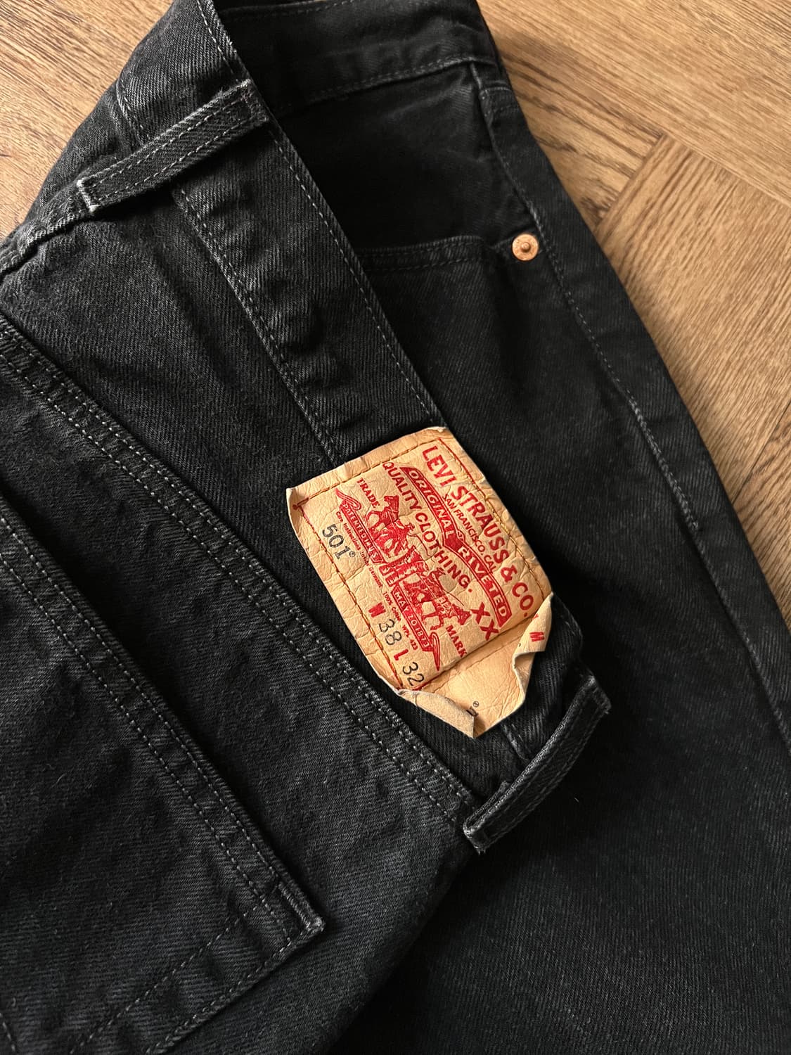 [38]00's 리바이스 USA 501 스트레이트핏 흑청 데님 팬츠 상품이미지5