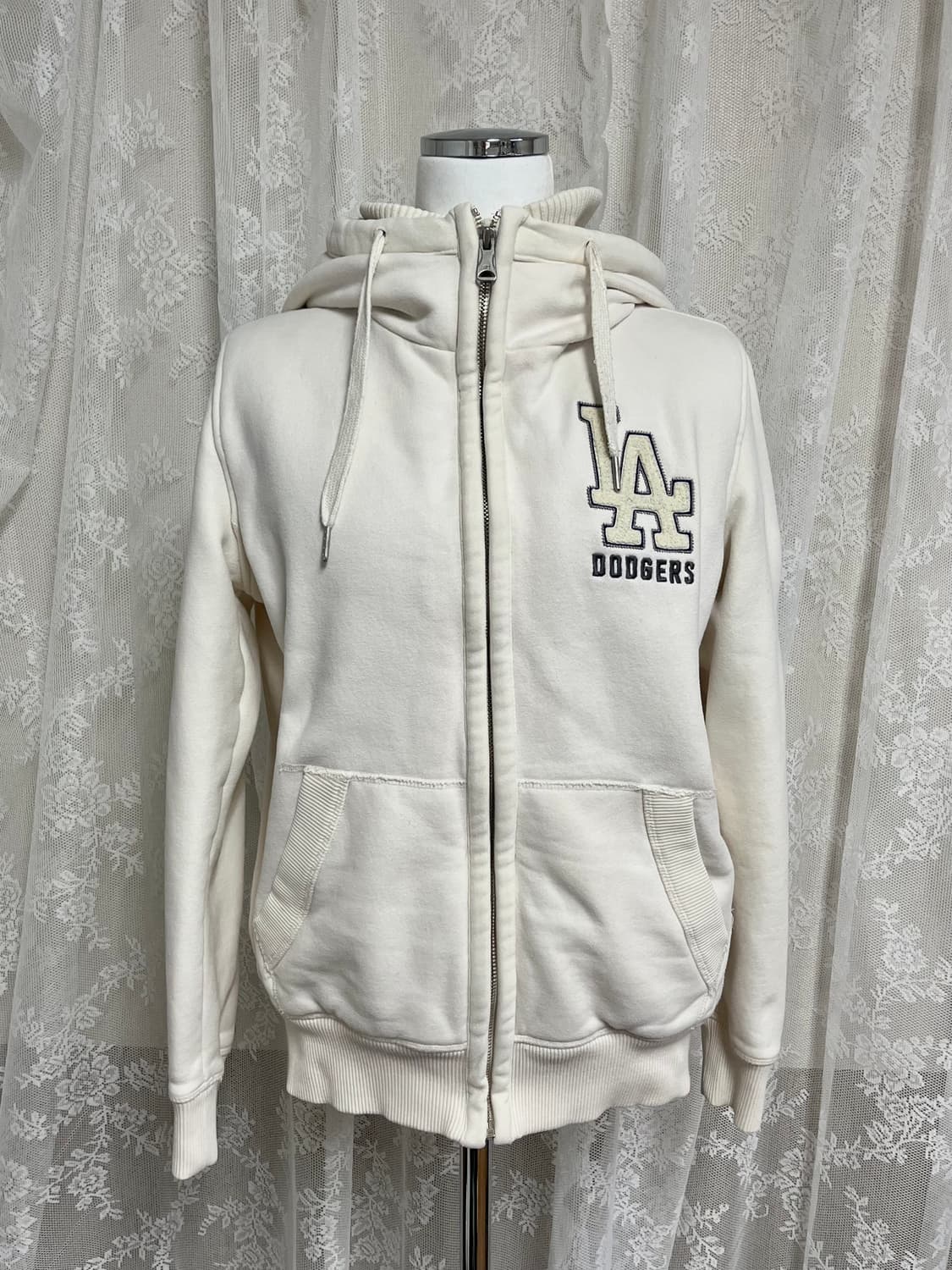 85) LA 다저스 퍼 후드 집업 아이보리 상품이미지3