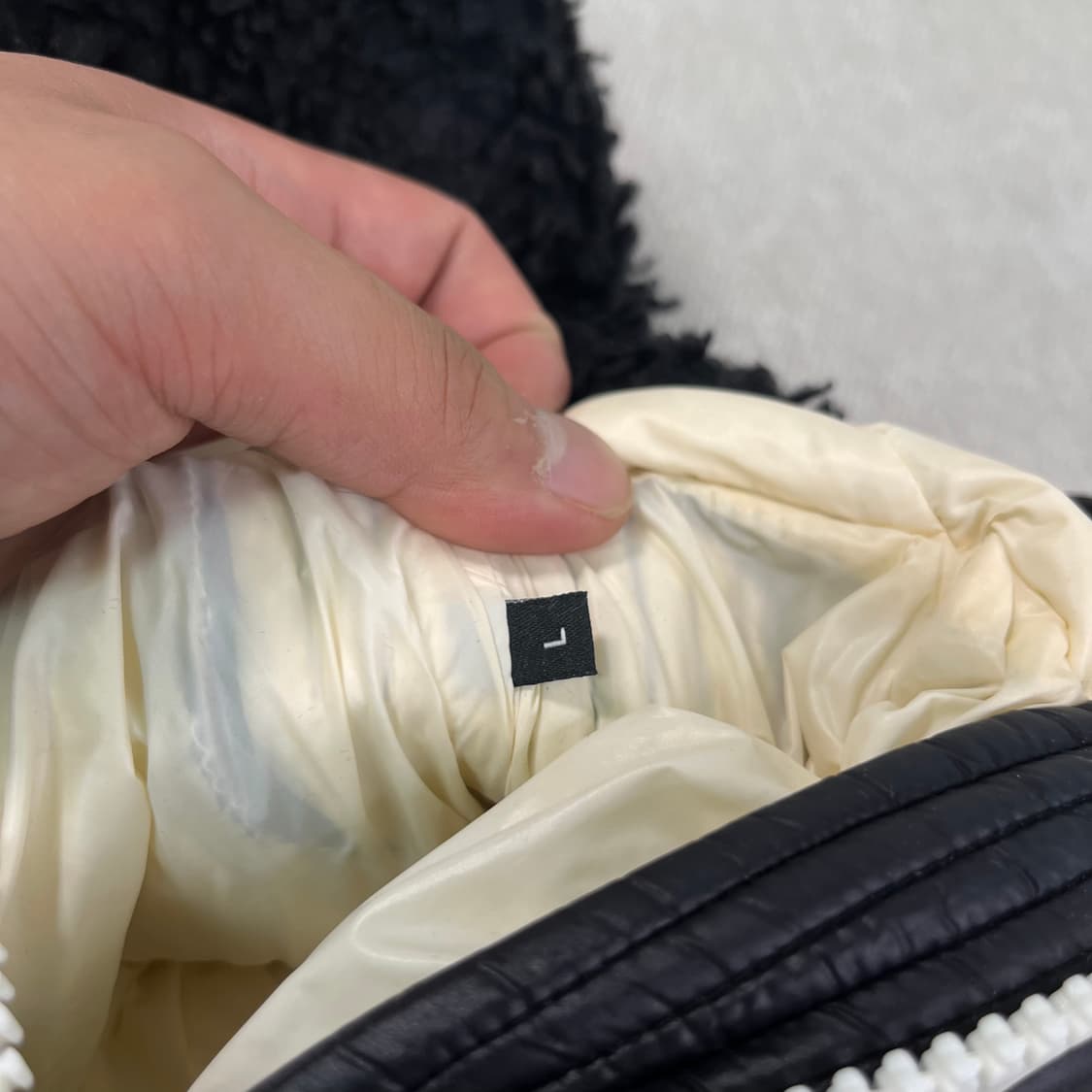 W100 몽클레어 25FW 패딩 베스트  상품이미지6