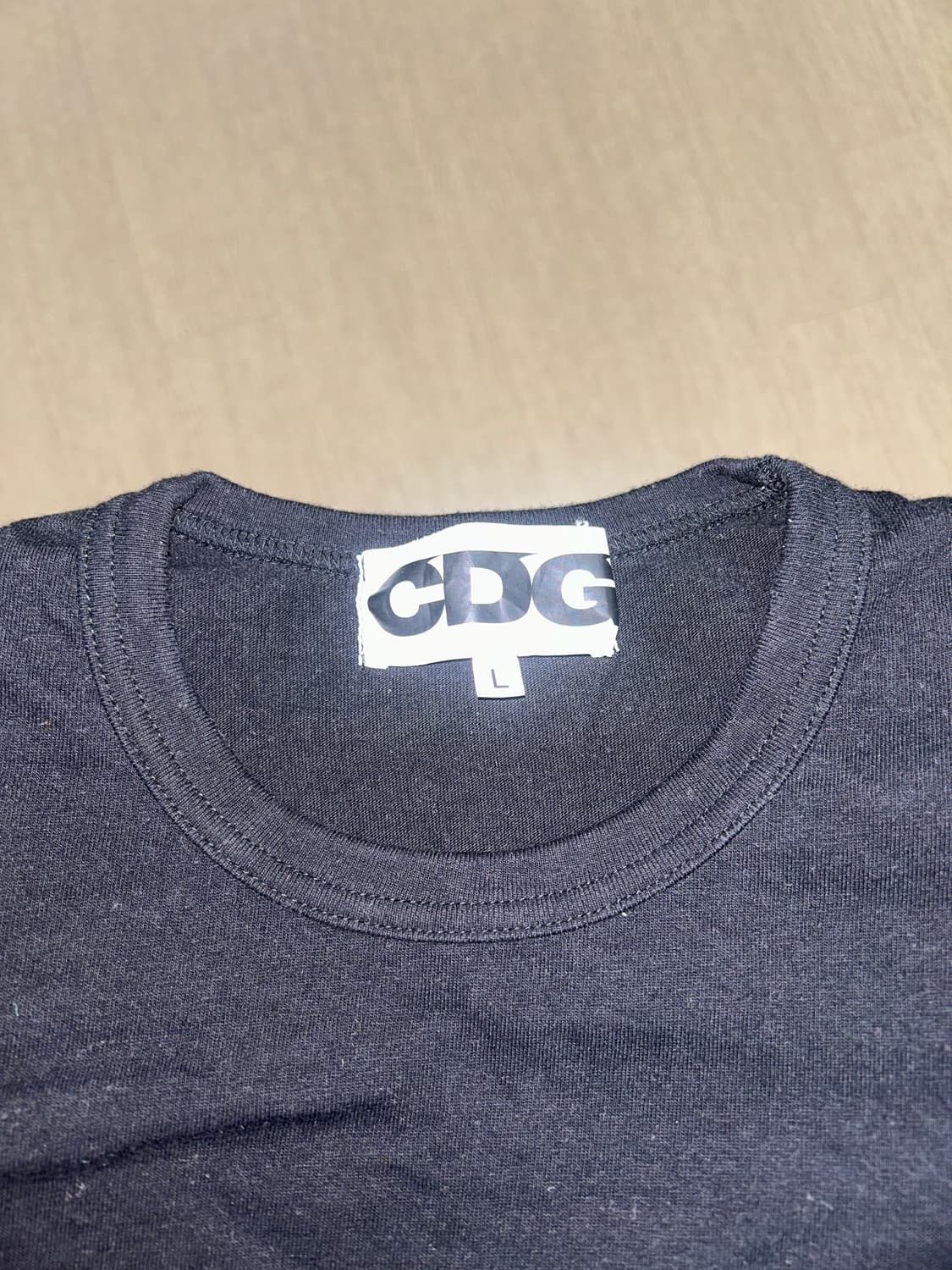 CDG 꼼데가르송 반팔 L 상품이미지3