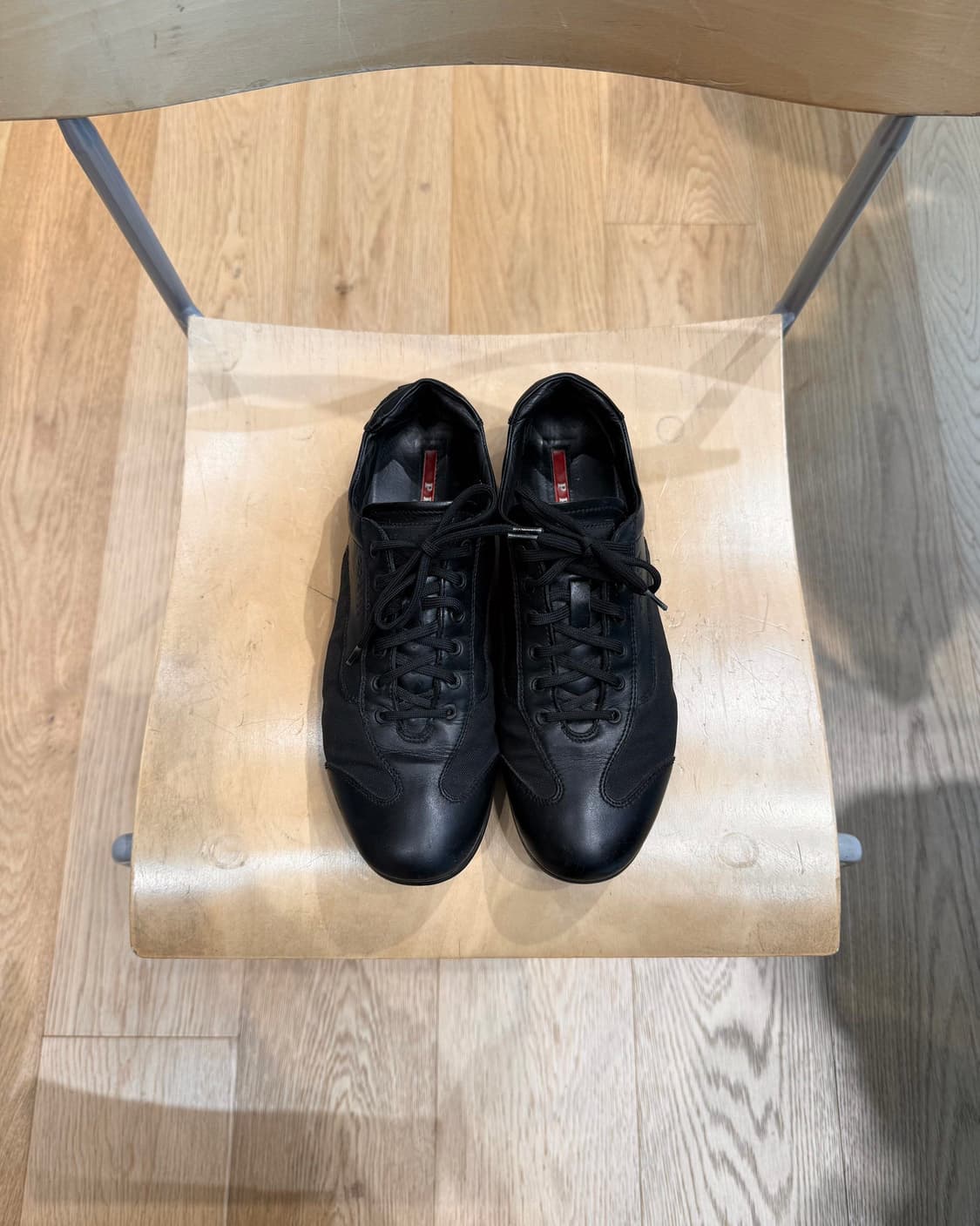 프라다 블랙 레더 스니커즈  상품이미지3