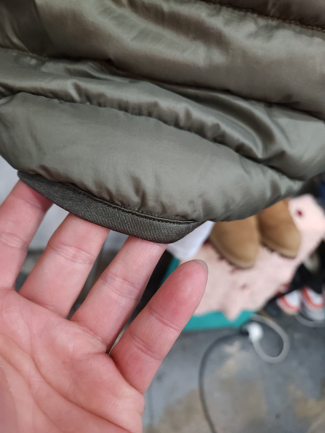 유니클로 카키 오리털 경량 패딩조끼

 상품이미지7