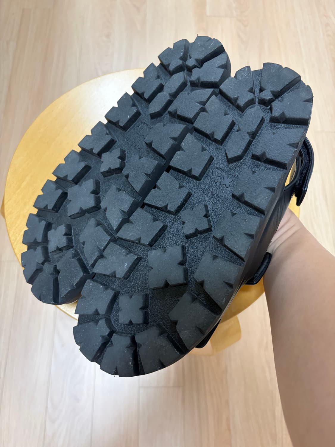 프라다 나파 가죽 샌들 상품이미지5