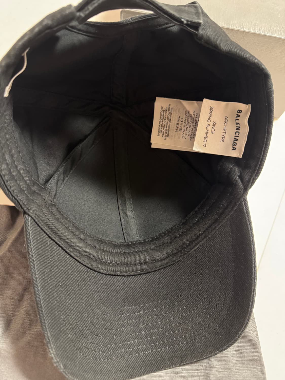 발렌시아가 블랙 캡 L(58cm) 상품이미지3