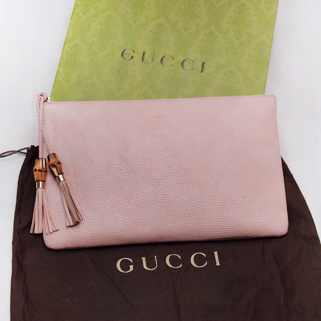 구찌 (GUCCI) 뱀부 테슬 페일핑크 토고가죽 클러치백 상품이미지1