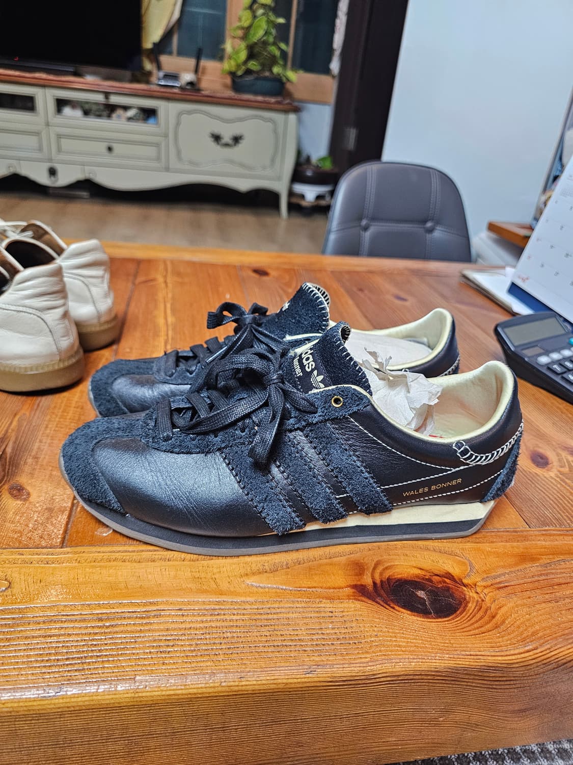 콜라보 아디다스 웨일즈 보너 스니커즈 275mm 팔아요 상품이미지3