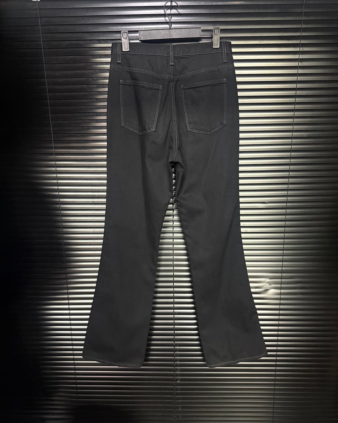 유니클로U 르메르 와이드핏 컬러진 블랙 데님 부츠컷 25 세미 와이드팬츠 상품이미지4