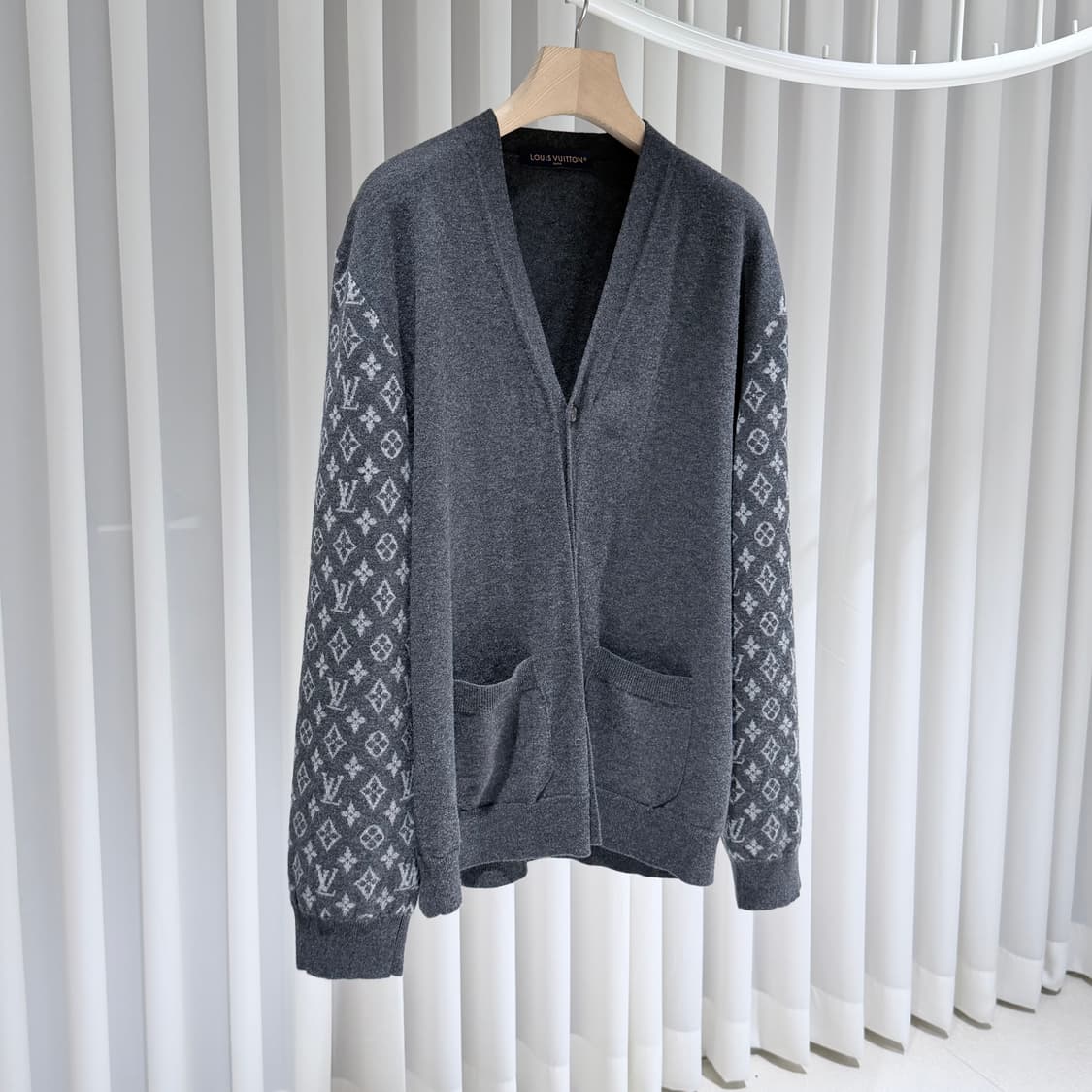 (A+ / XXL ) / 루이비통 모노그램 캐시미어 그레이 가디건 상품이미지3