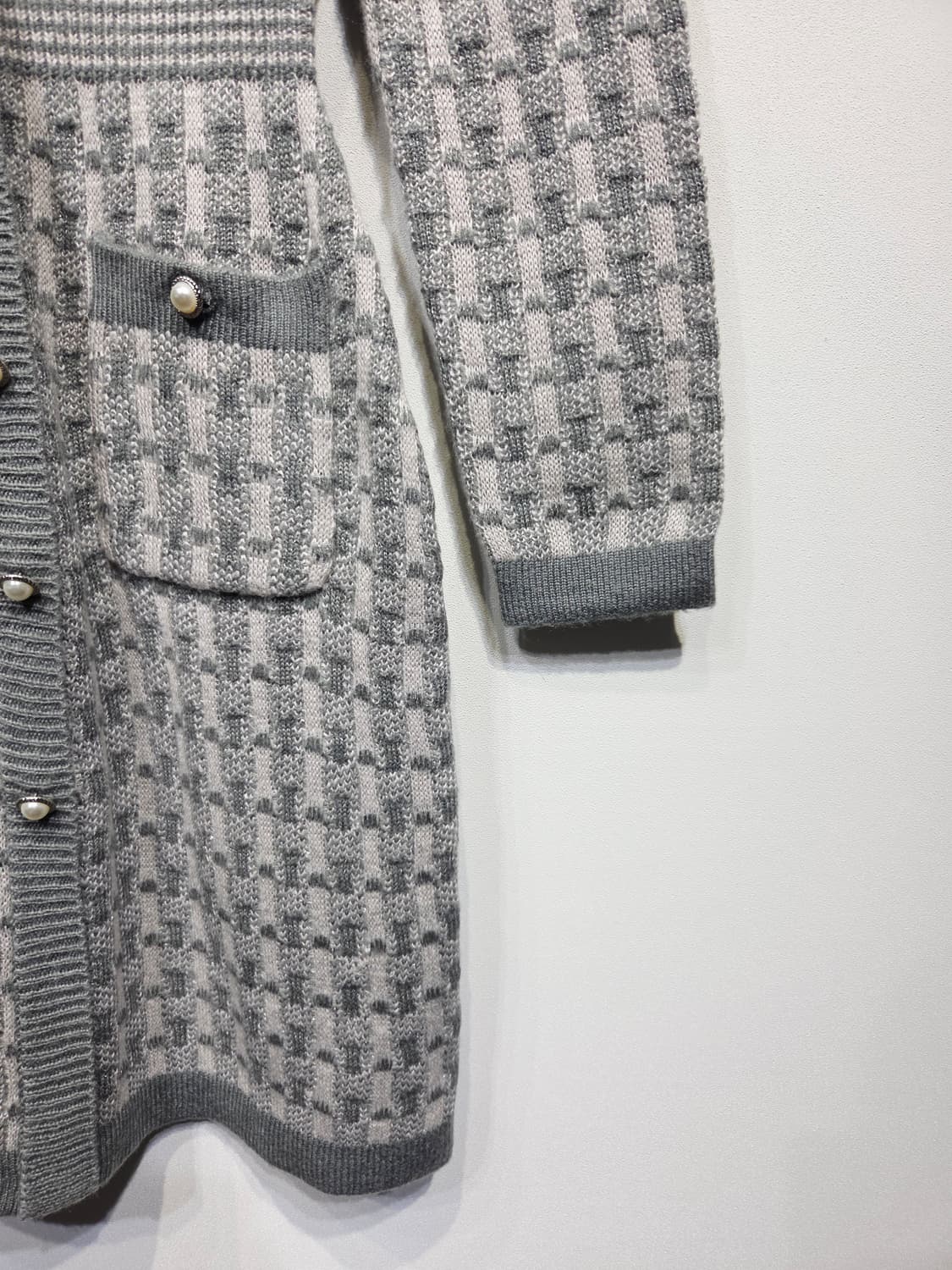 NAIN 나인 브이넥 진주버튼 패턴 니트 원피스 상품이미지5