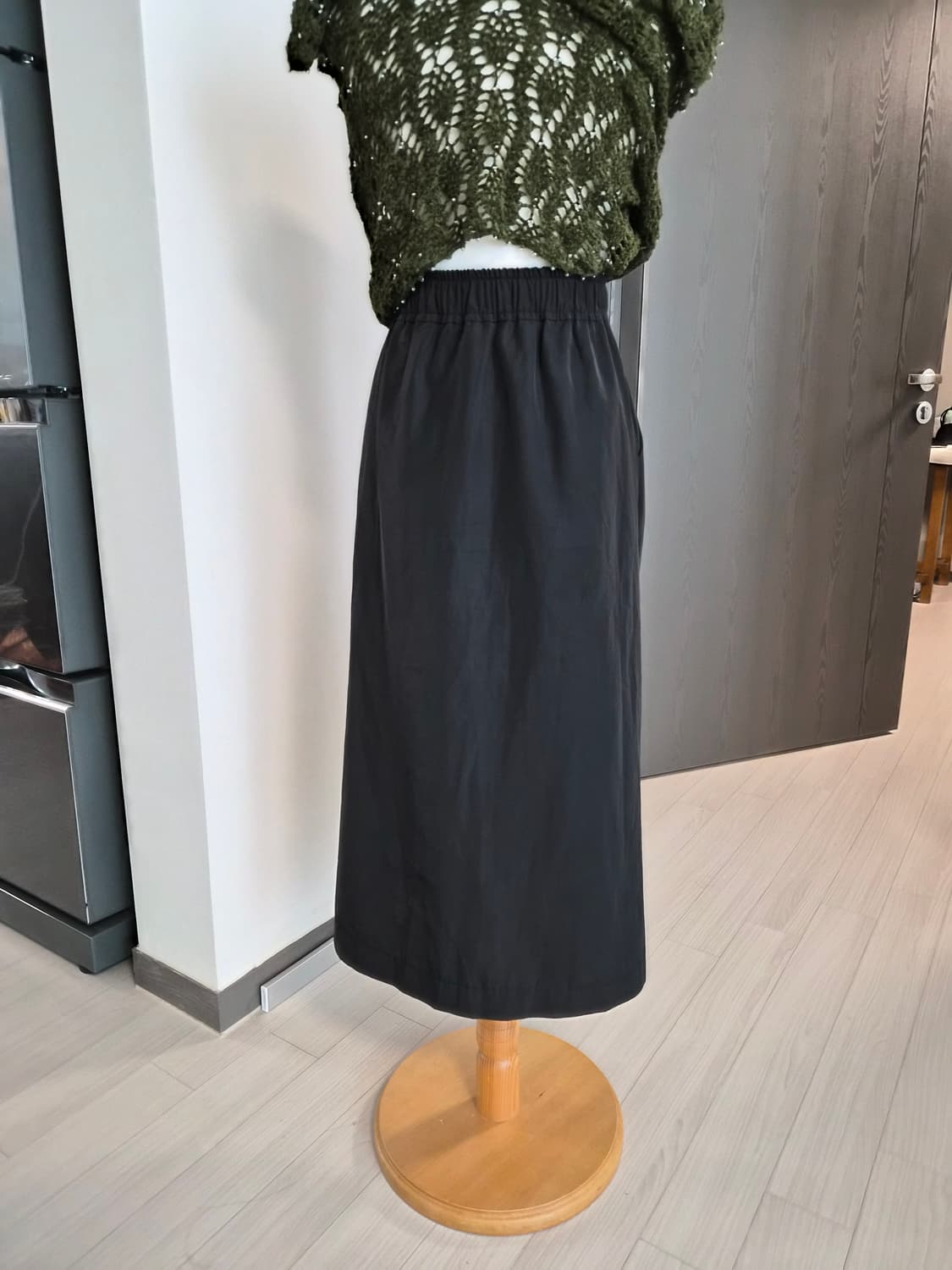 유니크한 앞지퍼 셔링 롱스커트  고프코어룩​ 상품이미지4