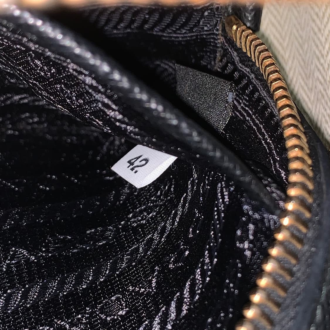 정품) 프라다 블랙 사피아노 미니 크로스백 금장 상품이미지9