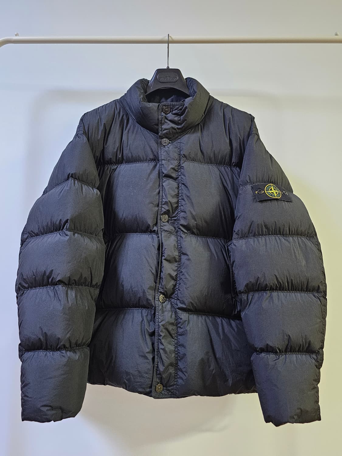 스톤아일랜드 크링클랩스 논후드 패딩 24FW 상품이미지1