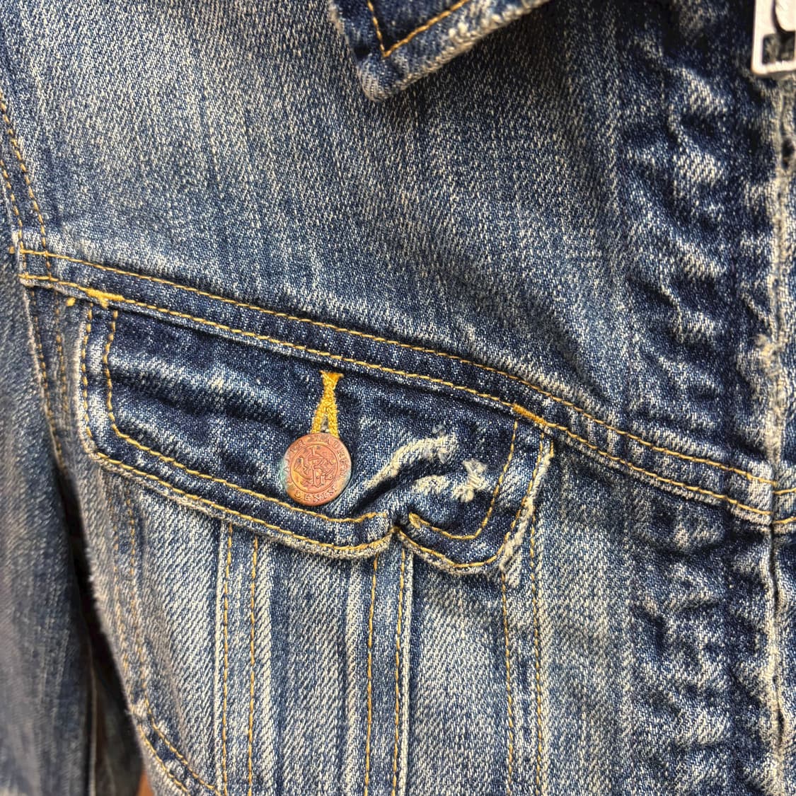 랄프로렌 스포츠 데님 집업 트러커 자켓 플랩 포켓 워싱 디테일 중청 상품이미지9