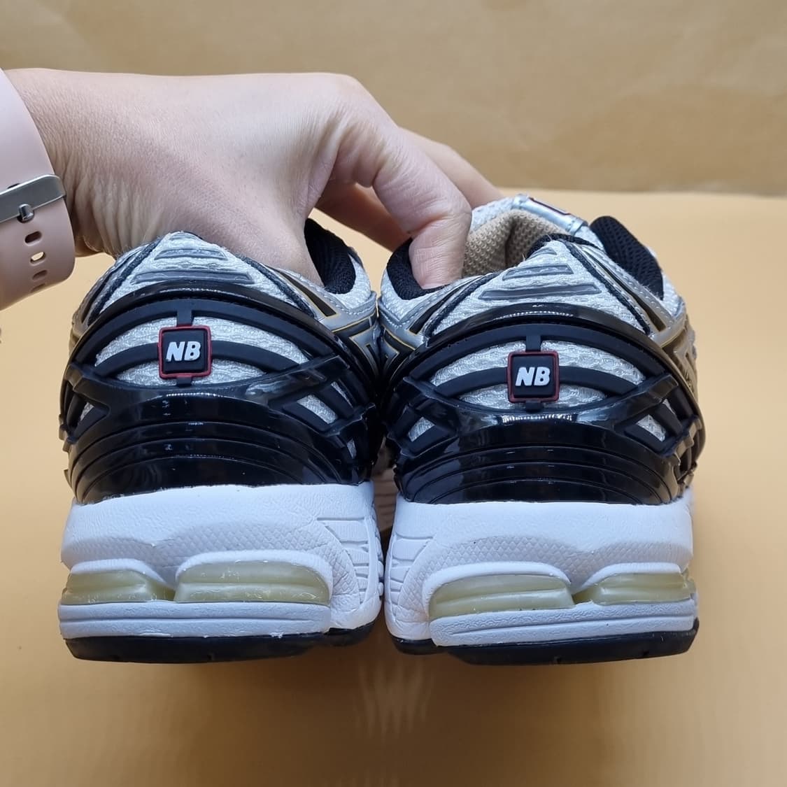 뉴발란스1906R 화이트골드 여성운동화235  상품이미지4