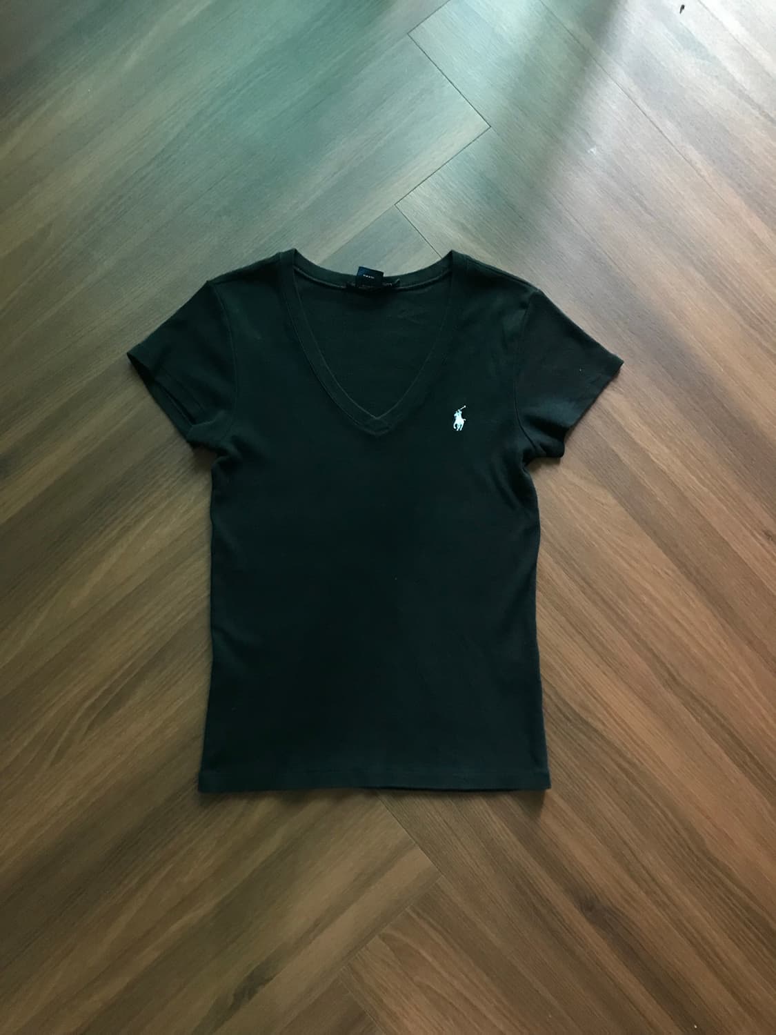 폴로 랄프로렌 포니 로고 블랙 브이넥 반팔티 상품이미지5