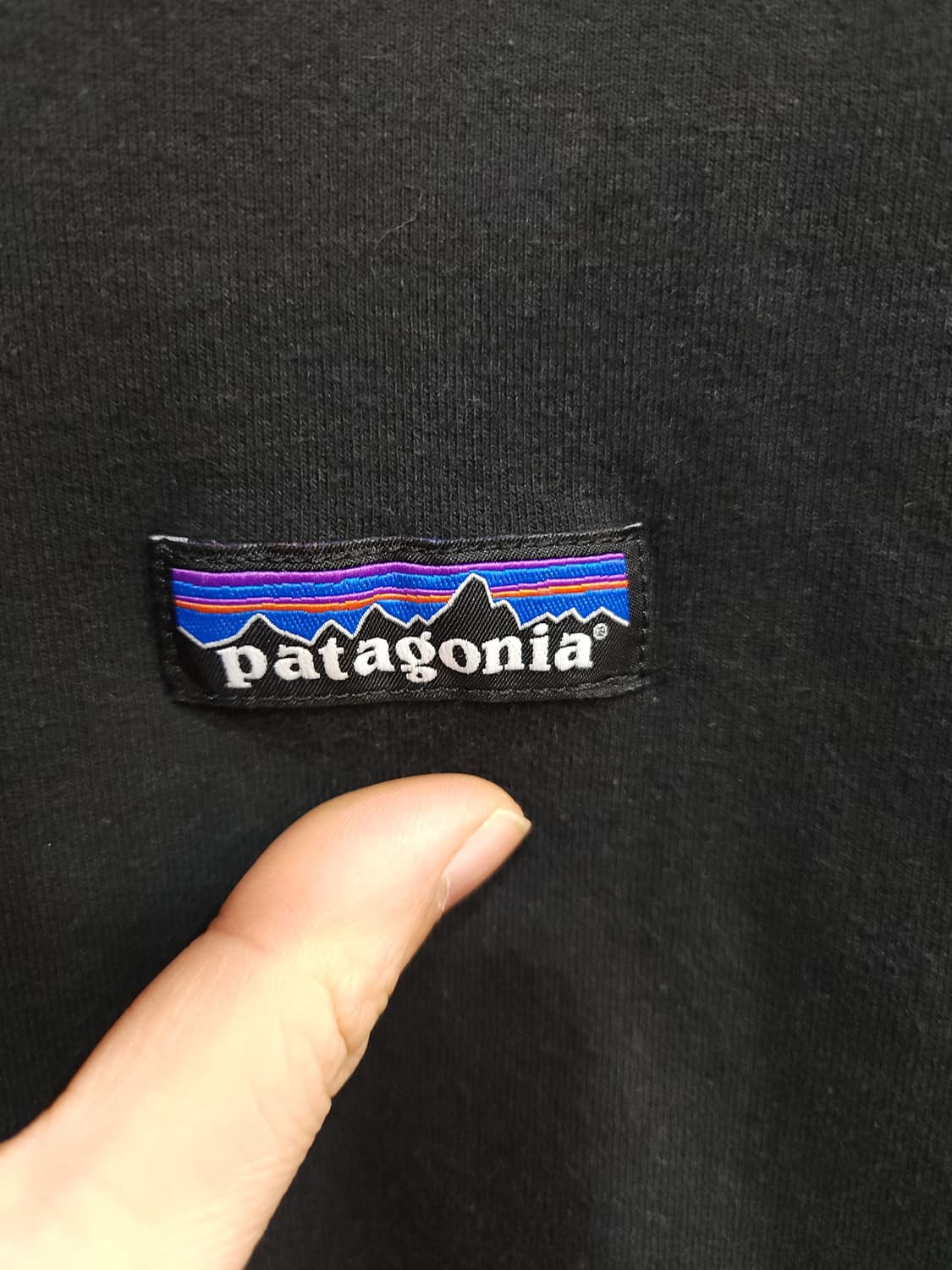 파타고니아 P6 업라이절 블랙 기모 맨투맨

 상품이미지4