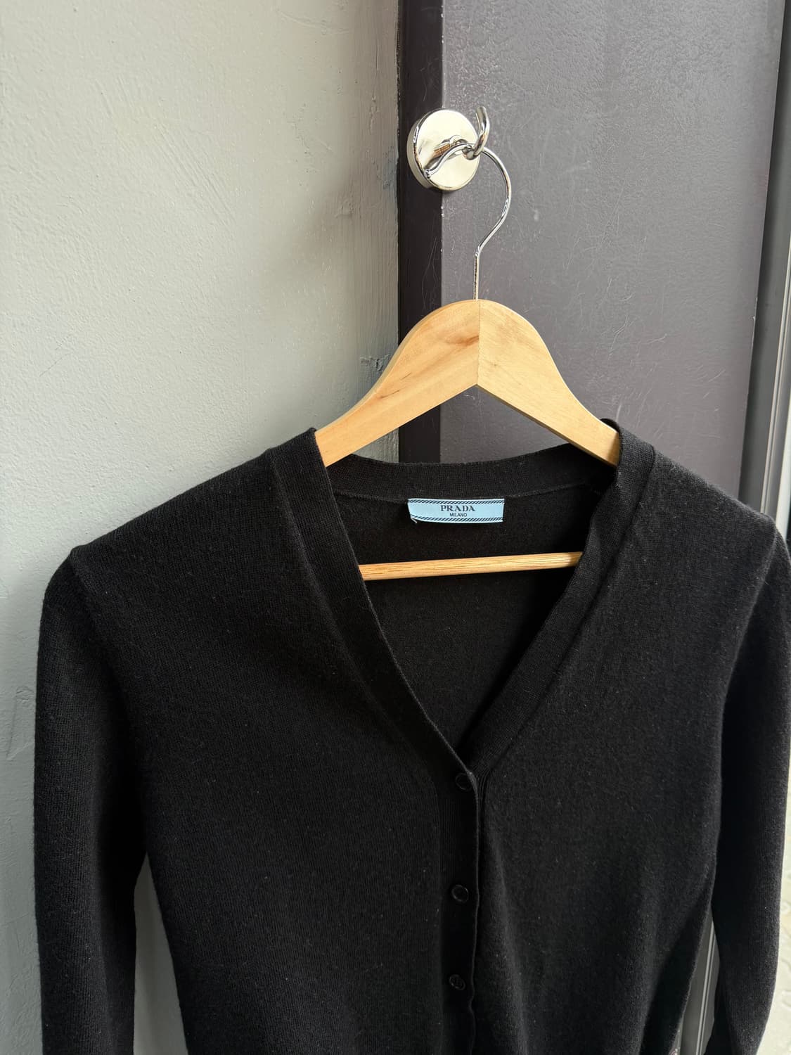 40/ 프라다 버진울 브이넥 가디건 상품이미지3
